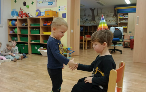 Náš kamarád má narozeniny