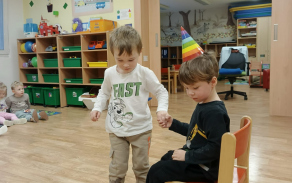 Náš kamarád má narozeniny