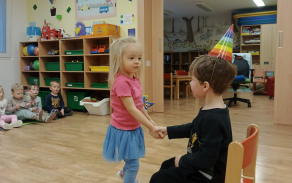 Náš kamarád má narozeniny