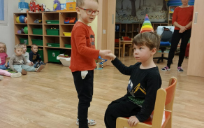 Náš kamarád má narozeniny