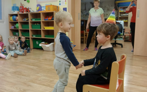 Náš kamarád má narozeniny