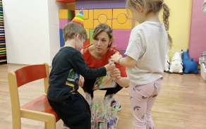 Náš kamarád má narozeniny