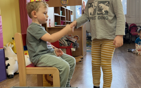 Náš kamarád má narozeniny