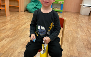 Náš kamarád má narozeniny